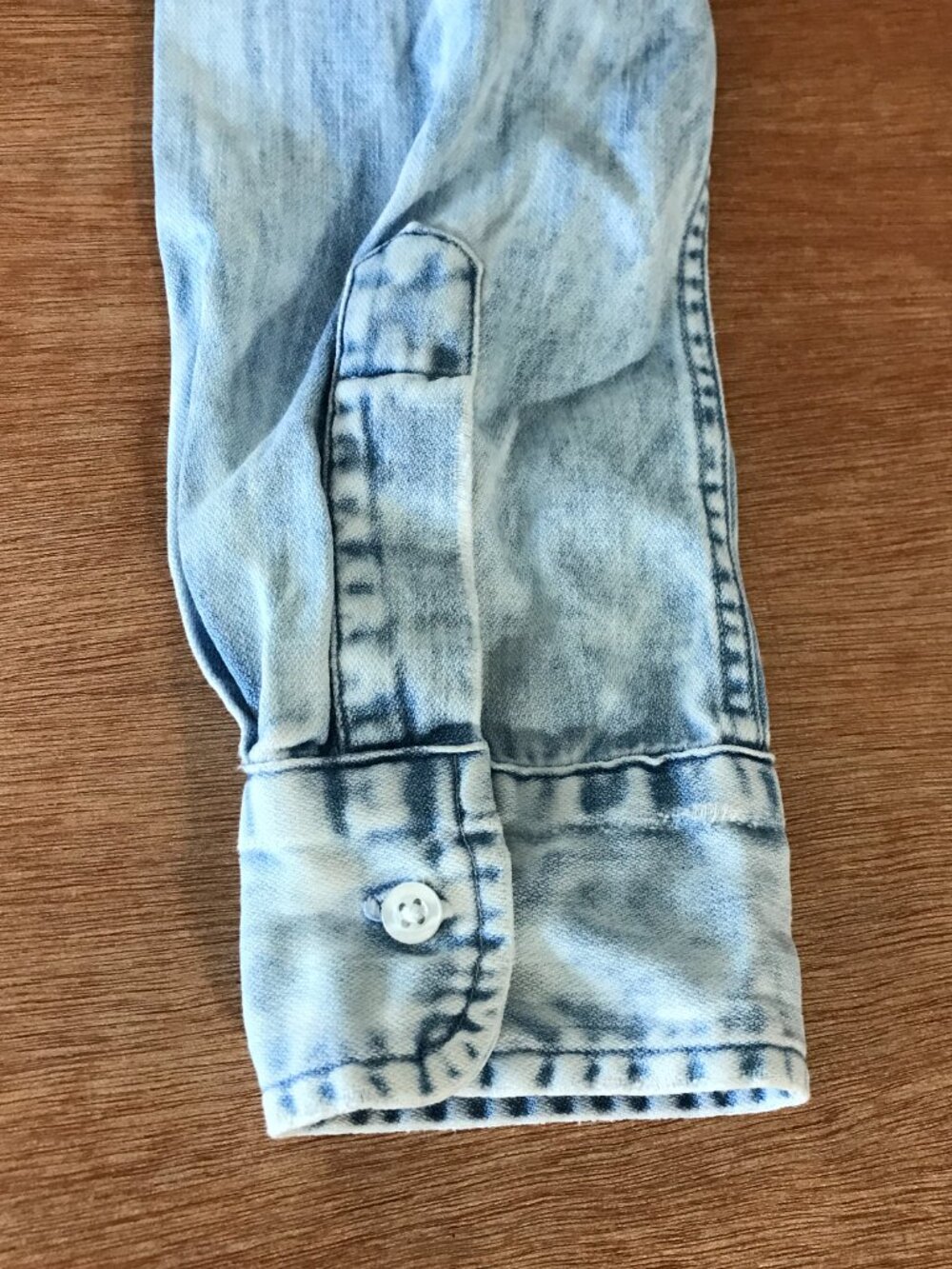 Frank & Eileen Barry Top Women XS Blue Acid Wash Button Up Pocket Long Sleeve - Picture 10 of 15
